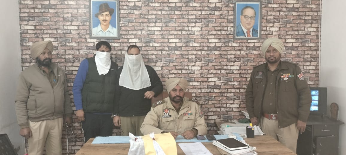 पुलिस ने 900 ग्राम अफीम के साथ दो नशा तस्करों को किया गिरफ्तार